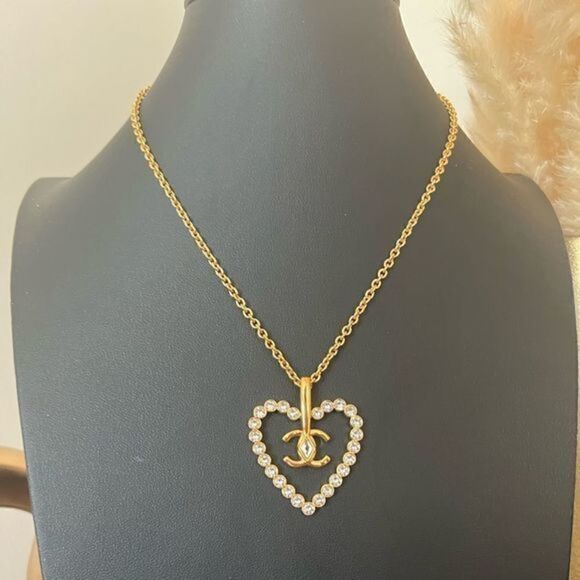 CHANEL• DUBAI BLING FAME• BNIB GHW Crystal Necklace - Picture 4 of 12